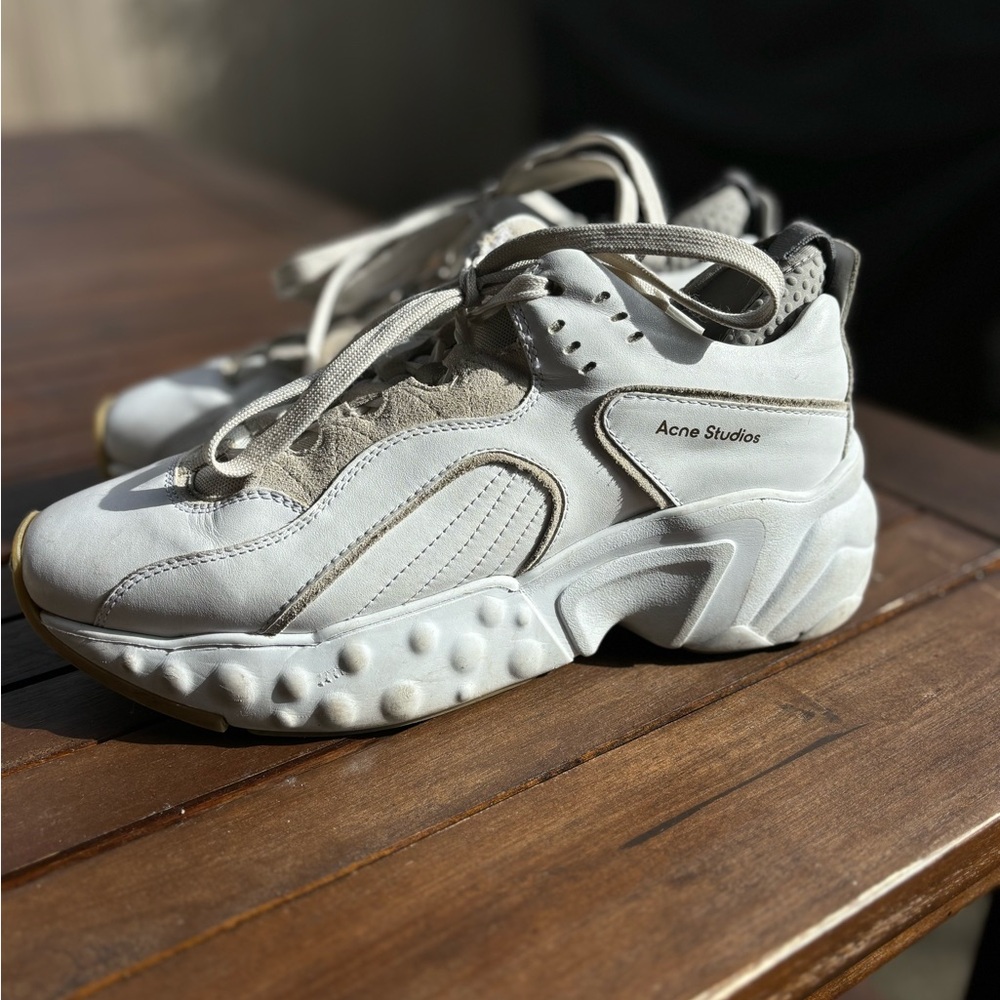 Acne Studios
Women’s 40 / 10
SSENSE Exclusive White Nappa Manhattan Sneakers